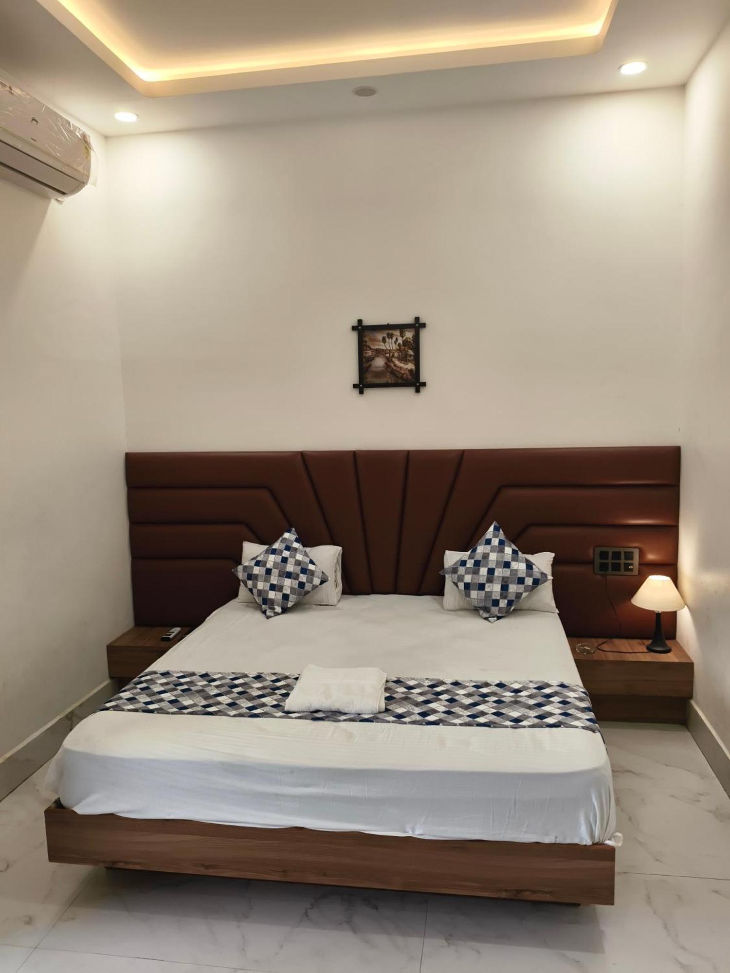 Hotel Modi Palace, Chanderi Mp ภายนอก รูปภาพ