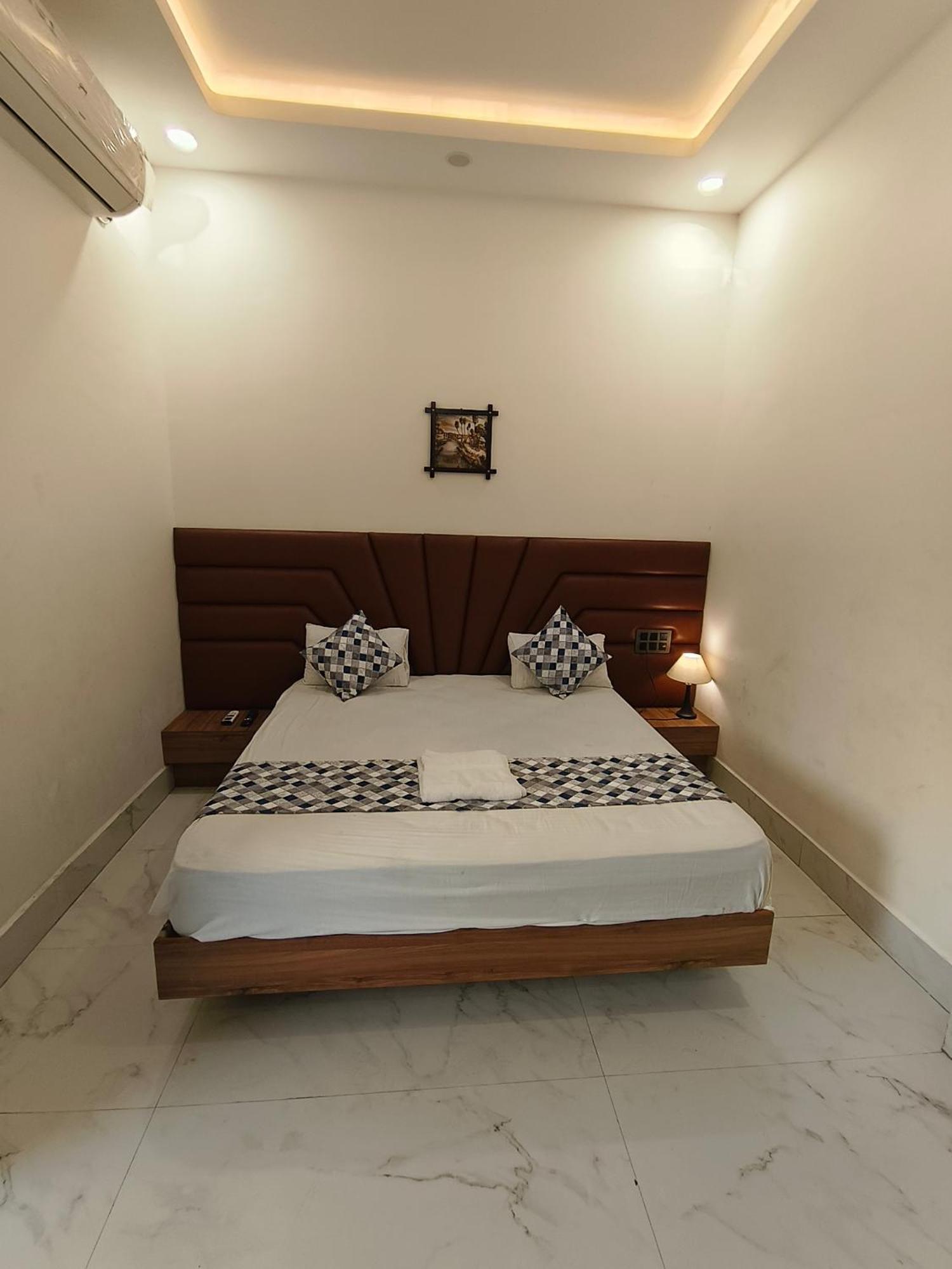 Hotel Modi Palace, Chanderi Mp ภายนอก รูปภาพ